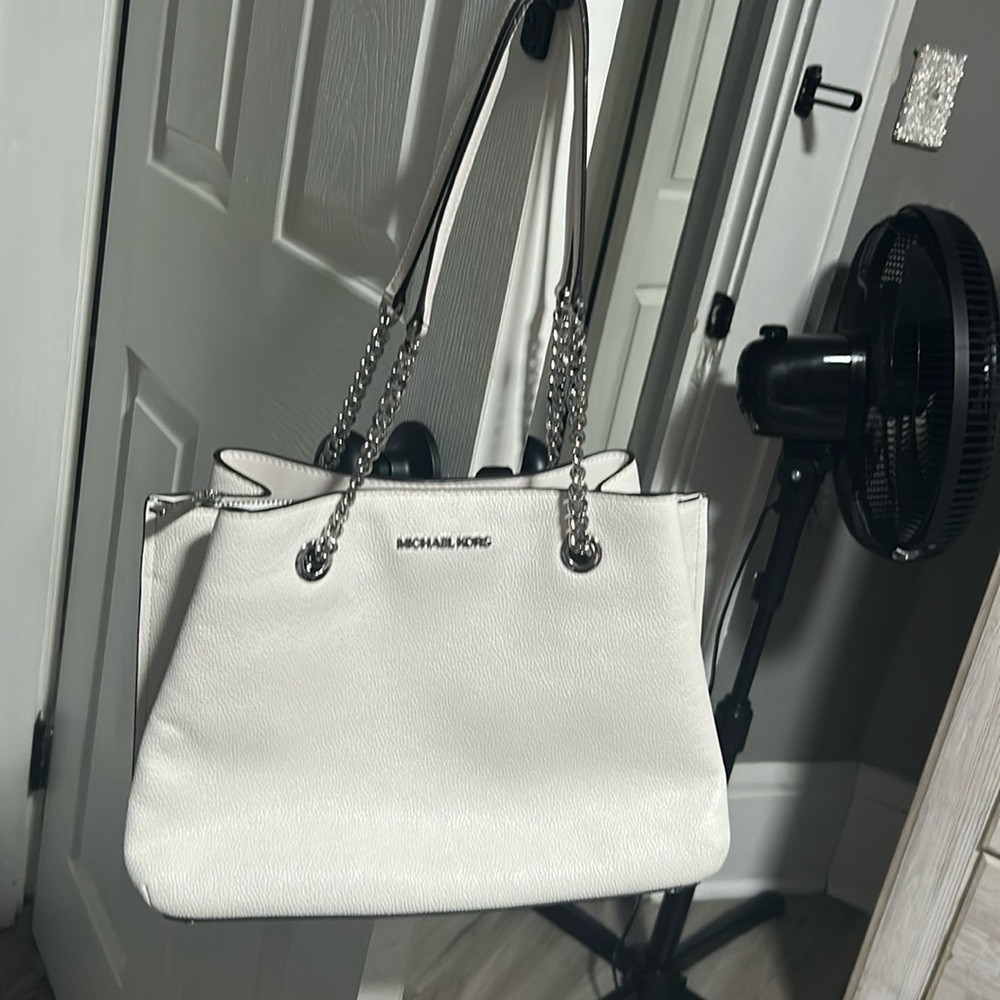 White like new MICHAEL Michael Kohrs Purse